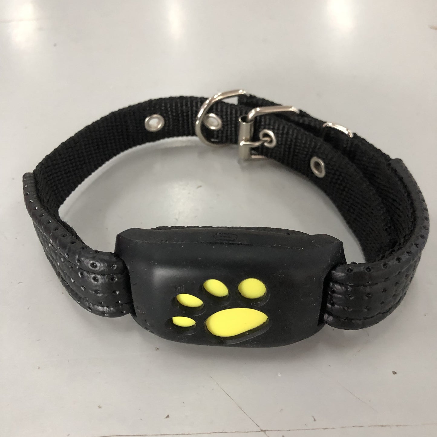 Smart Pet GPS Tracker Z8-A – Waterproof Pet Finder with Fence Alarm & Long Battery Life